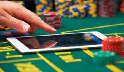 Strategy for Playing Online Blackjack with Six-Decks